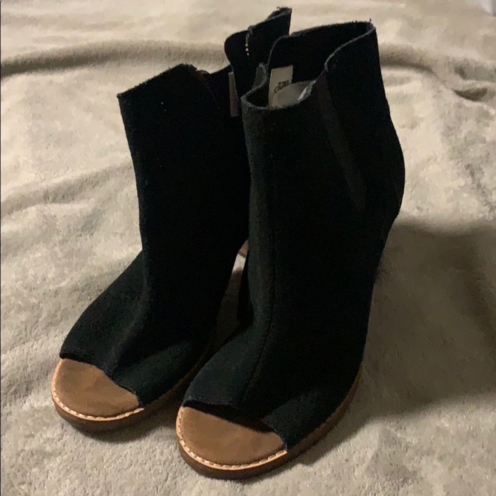 Toms booties size 6 used